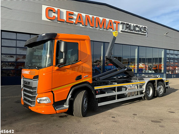 Kamion sa hidrauličnom kukom DAF XD 450