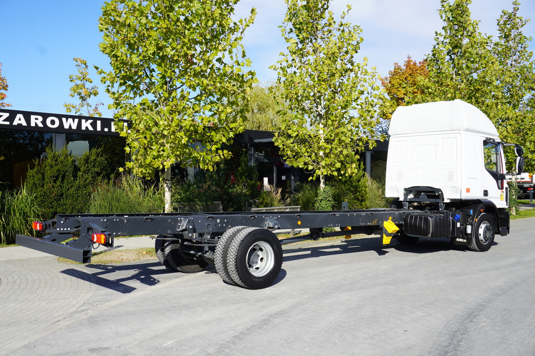 Kamion sa golom šasijom i zatvorenom kabinom IVECO Eurocargo 140e19 4×2 E6 Glob / ADR / frame 8,1m: slika 4 Kamion sa golom šasijom i zatvorenom kabinom IVECO Eurocargo 140e19 4×2 E6 Glob / ADR / frame 8,1m: slika 4