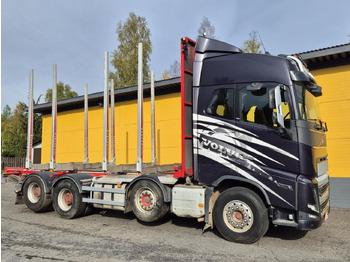 Kamion sa dizalicom za prevoz drva VOLVO FH 750 8x4 / 2 lifted axles / timber truck: slika 3