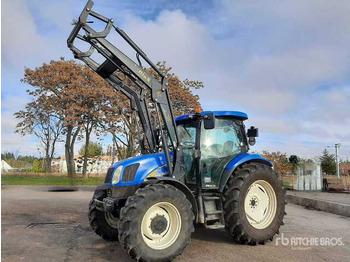 Traktor NEW HOLLAND T6000