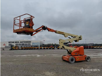 Zglobna platforma JLG