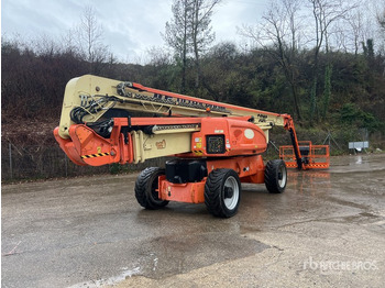 Zglobna platforma JLG