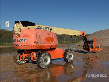 Zglobna platforma JLG