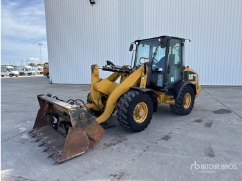 Utovarivač točkaš CATERPILLAR 906H