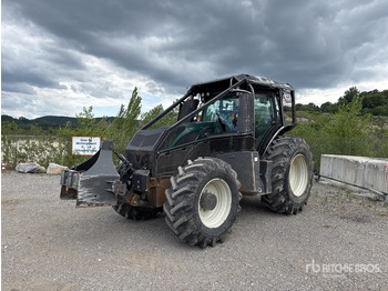 Traktor VALTRA T214
