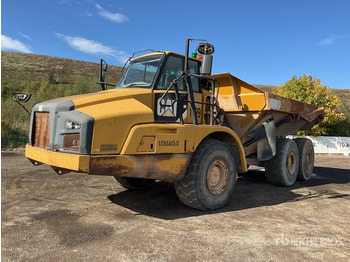 Zglobni kiper CATERPILLAR