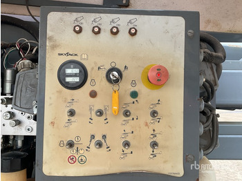 Zglobna platforma 2016 Skyjack SJ51AJ 4WD Diesel Articulating Boom Lift: slika 5