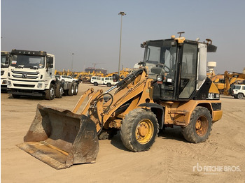Utovarivač točkaš CATERPILLAR 906
