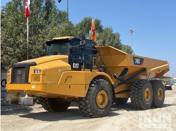 Zglobni kiper CATERPILLAR 745