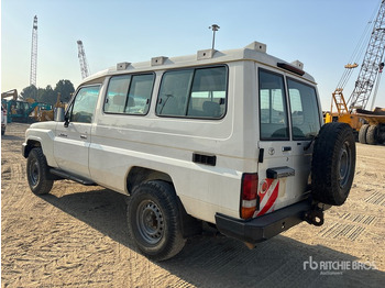 SUV 2018 Toyota Land Cruiser 78R 4x4 SUV: slika 3