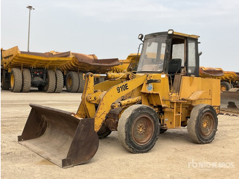 Utovarivač točkaš CATERPILLAR 910