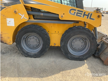 Mini utovarivač Gehl R135: slika 5