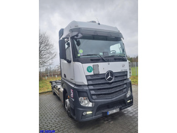 Kamion sa golom šasijom i zatvorenom kabinom MERCEDES-BENZ Actros 2542