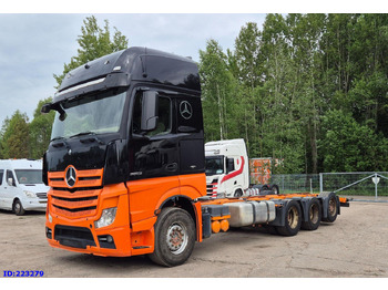 Kamion sa golom šasijom i zatvorenom kabinom MERCEDES-BENZ Actros