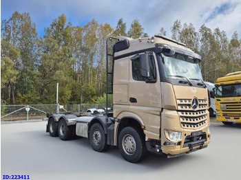 Kamion sa golom šasijom i zatvorenom kabinom MERCEDES-BENZ Arocs