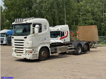 Kamion sa golom šasijom i zatvorenom kabinom SCANIA R 480
