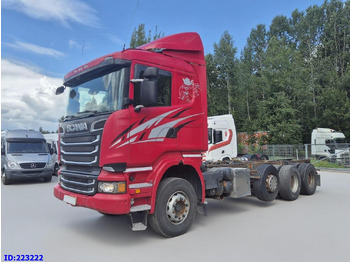 Kamion sa golom šasijom i zatvorenom kabinom SCANIA R 620