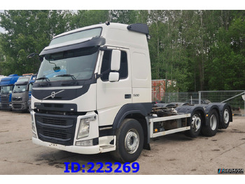 Kamion sa golom šasijom i zatvorenom kabinom VOLVO FM13 500