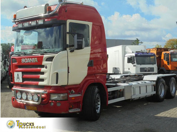 Kamion sa golom šasijom i zatvorenom kabinom SCANIA R 470