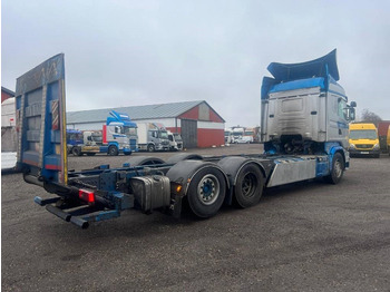 Kamion sa golom šasijom i zatvorenom kabinom Scania R580 LB 6X2*4 MNB Serie 4022: slika 3