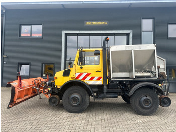 Vozilo za čišćenje snega UNIMOG U1400