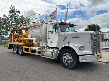 Kamion sa golom šasijom i zatvorenom kabinom FREIGHTLINER