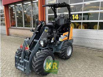 Zglobni utovarivač GIANT