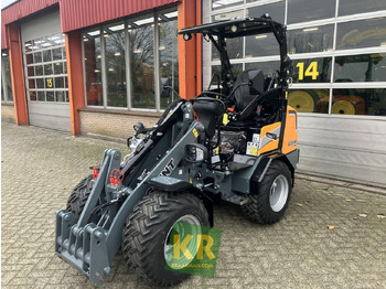 Zglobni utovarivač GIANT