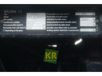 Traktor VALTRA
