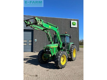 Traktor JOHN DEERE 6810