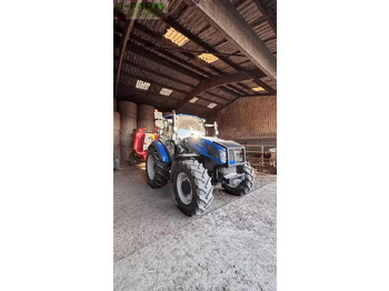 Traktor NEW HOLLAND T5