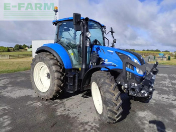 Traktor NEW HOLLAND T5