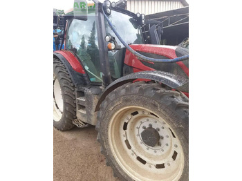 Traktor Valtra n 134 versu Versu: slika 2 Traktor Valtra n 134 versu Versu: slika 2