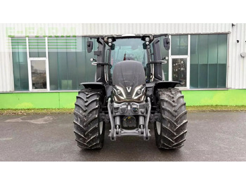 Traktor VALTRA