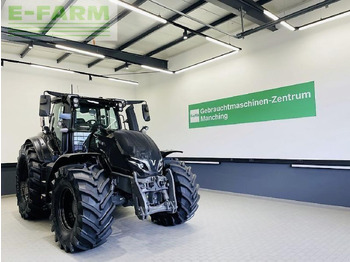 Traktor VALTRA