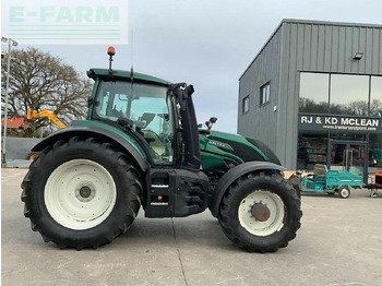 Traktor VALTRA T214