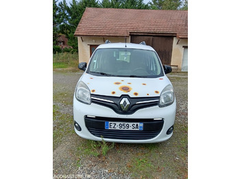 Automobil