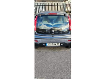 Automobil PEUGEOT