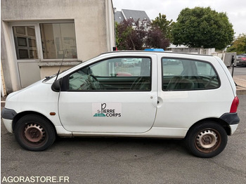 Automobil RENAULT