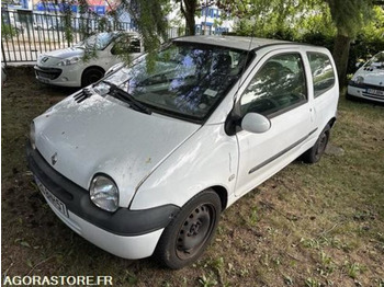 Automobil RENAULT