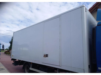 Kamion sa zatvorenim sandukom