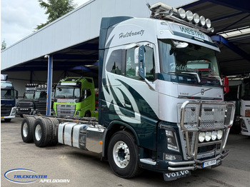 Kamion sa golom šasijom i zatvorenom kabinom VOLVO FH 750