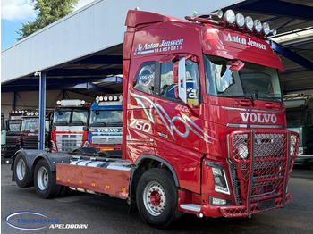 Kamion sa golom šasijom i zatvorenom kabinom VOLVO FH 750