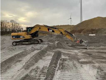 Bager guseničar Komatsu 323D: slika 2