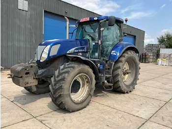 Traktor NEW HOLLAND T7.235