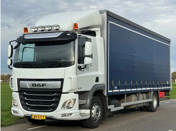 Kamion sa ceradom DAF CF
