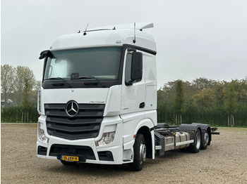 Kamion sa golom šasijom i zatvorenom kabinom MERCEDES-BENZ Actros 2642