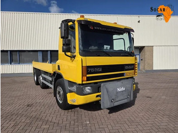 Kamion sa golom šasijom i zatvorenom kabinom DAF CF 75 250