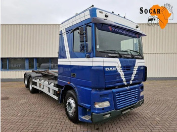 Kamion sa golom šasijom i zatvorenom kabinom DAF XF 95 430