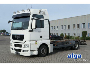 Kamion sa golom šasijom i zatvorenom kabinom MAN TGX 18.440
